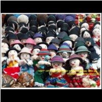 12677 107 Puppen Indiomarkt in Otavalo Ecuador 2006.jpg